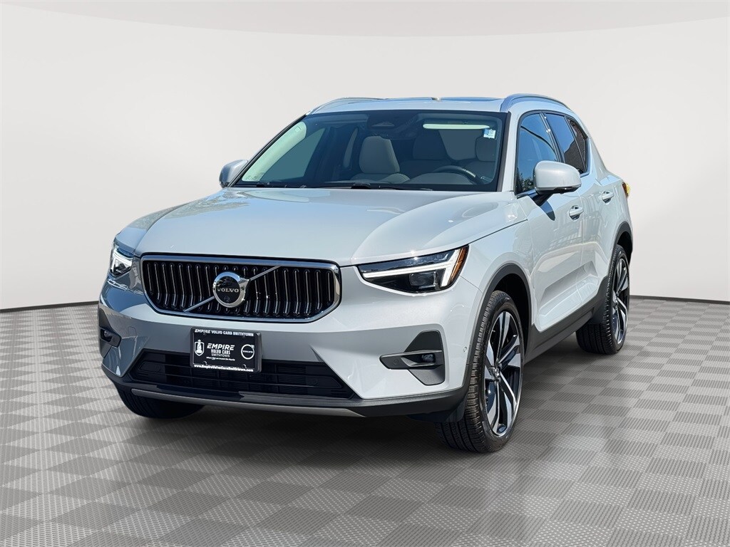 2025 Volvo XC40 Plus photo 2