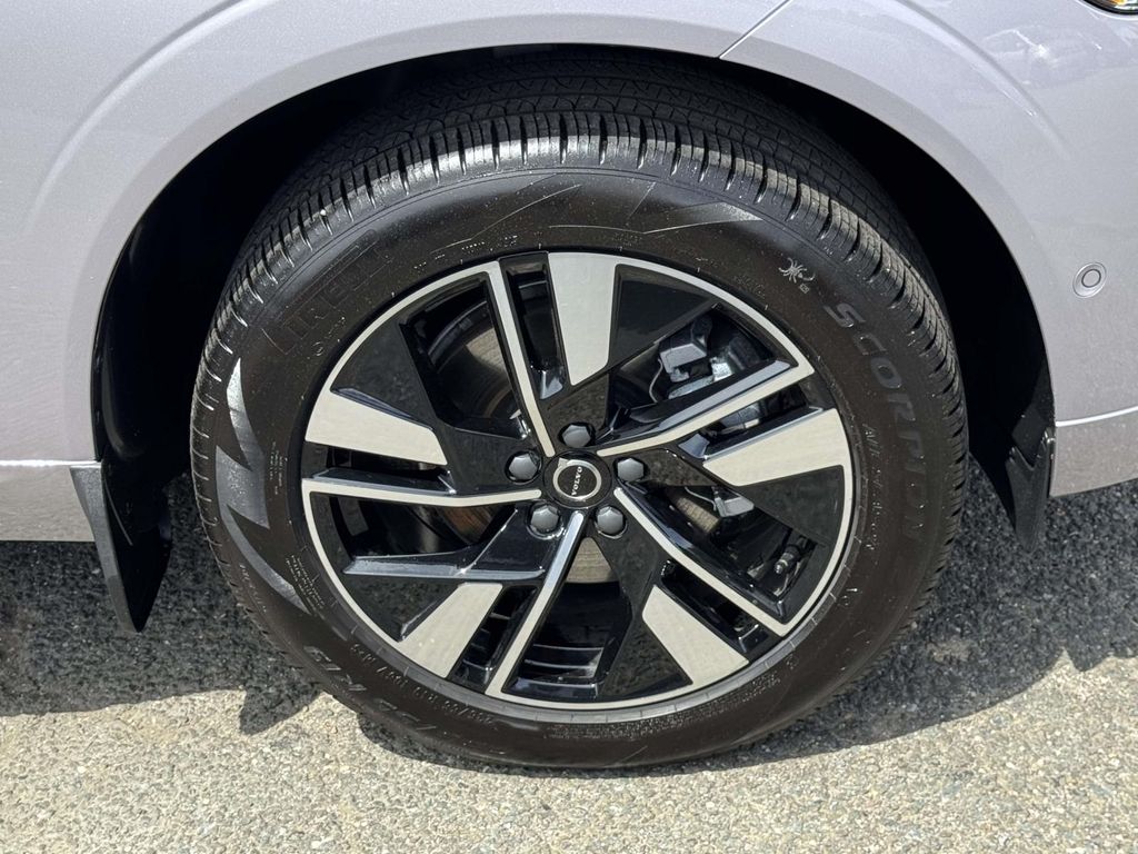 2026 Volvo XC60 Plus - Photo 6