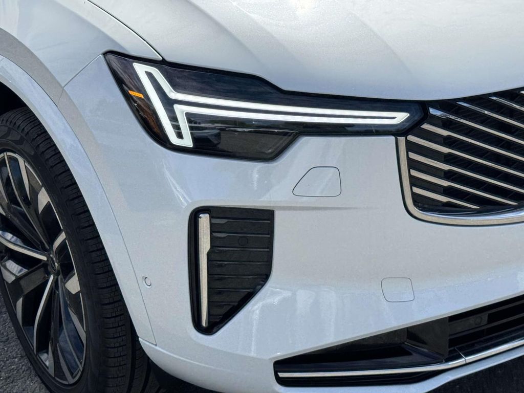 2026 Volvo XC90 Plus - Photo 10