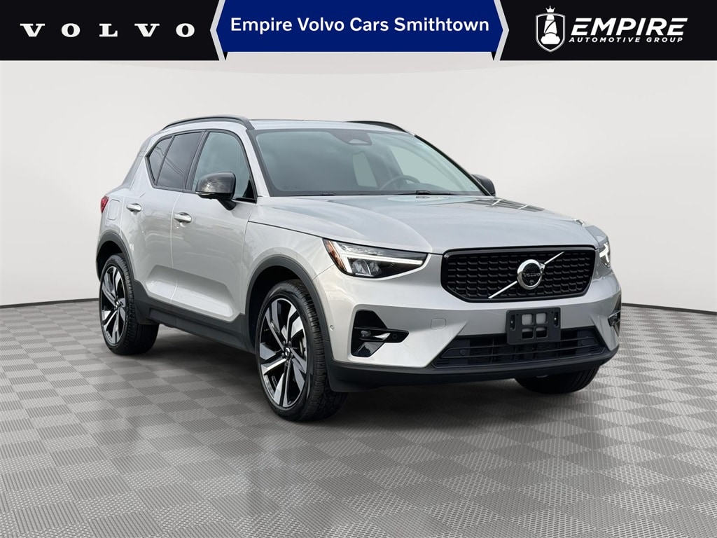 2025 Volvo XC40 SUV 