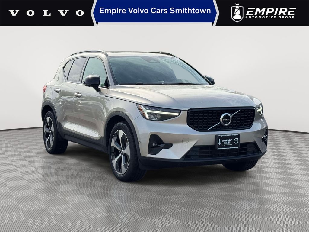 2023 Volvo XC40 B5 Plus Dark AWD's photo