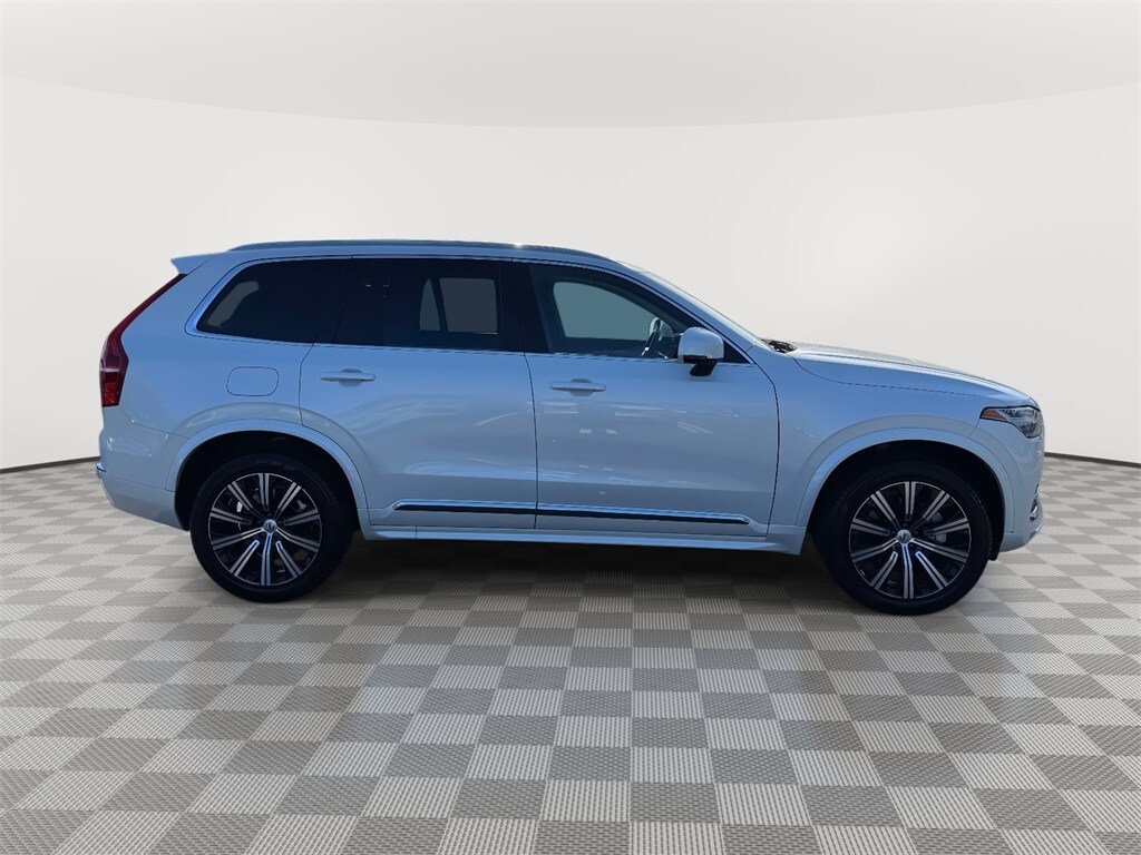2025 Volvo XC90 B5 Core photo 3