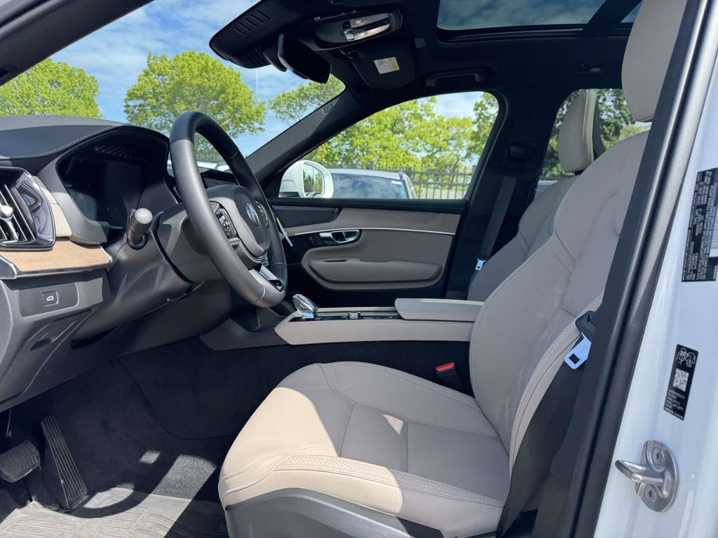 2026 Volvo XC90 Plus - Photo 16