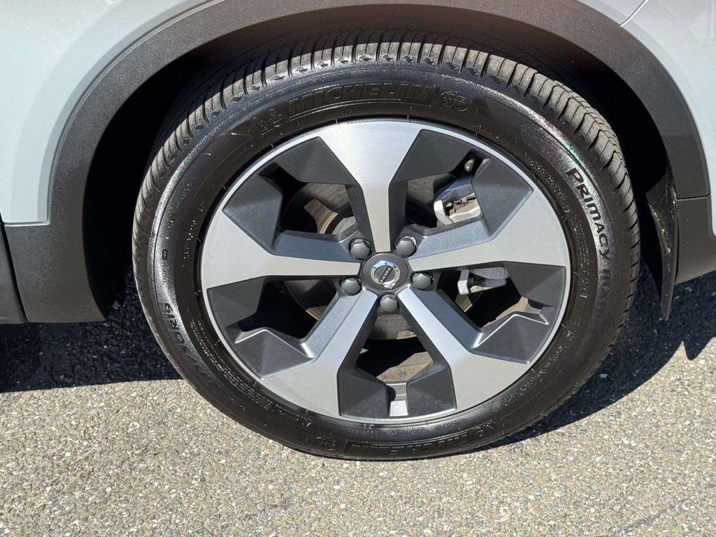 2026 Volvo XC40 Plus - Photo 6