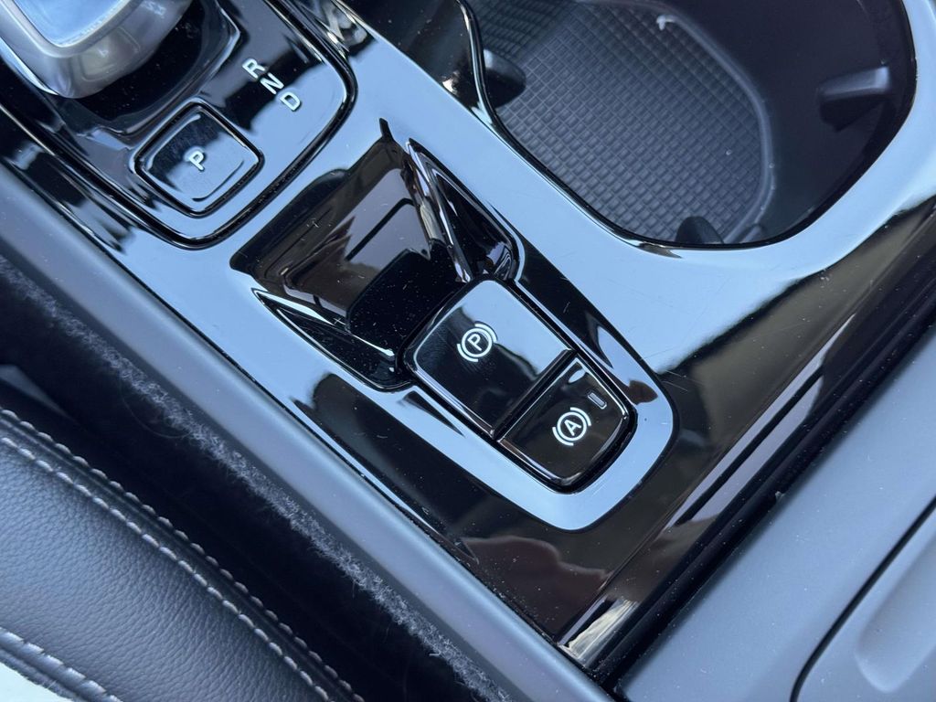 2026 Volvo XC40 Plus - Photo 32