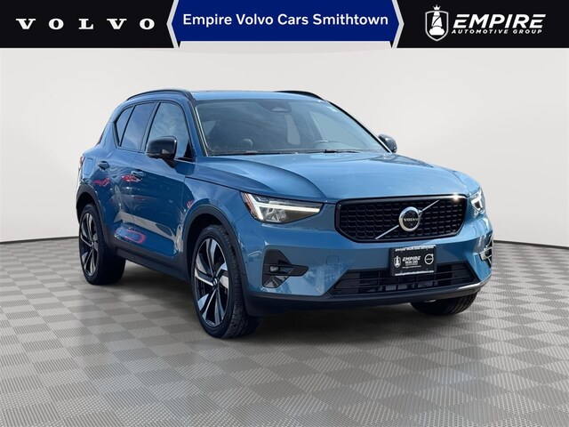 2023 Volvo XC40 B5 AWD Plus Dark SUV