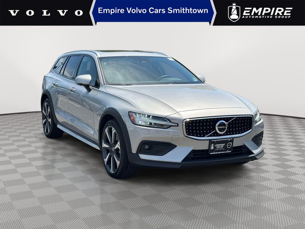 2024 Volvo V60 Cross Country B5 Ultimate AWD's photo