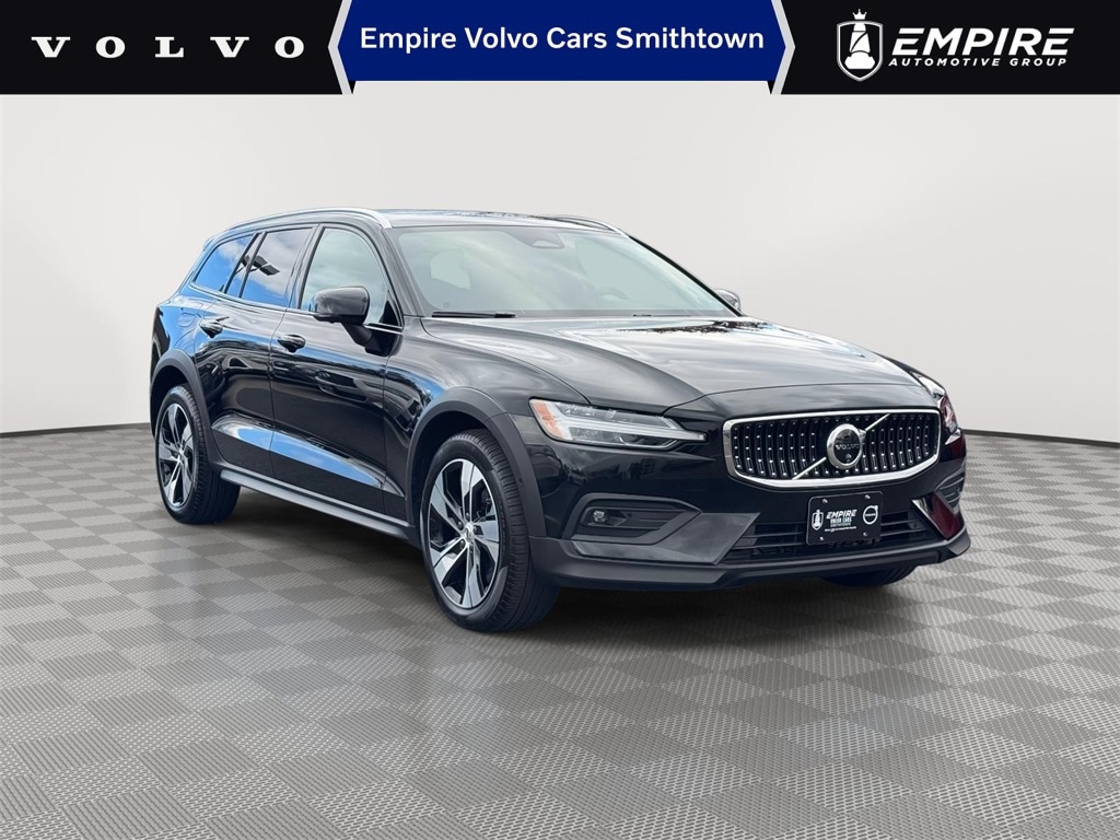 2024 Volvo V60 Cross Country Plus's photo