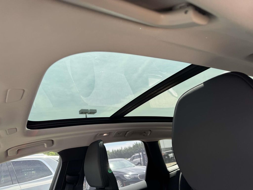 2026 Volvo XC60 Plus - Photo 22