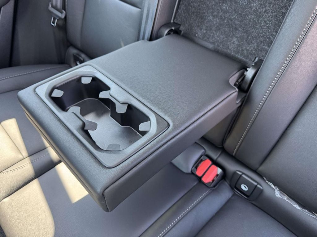 2026 Volvo XC40 Plus - Photo 13