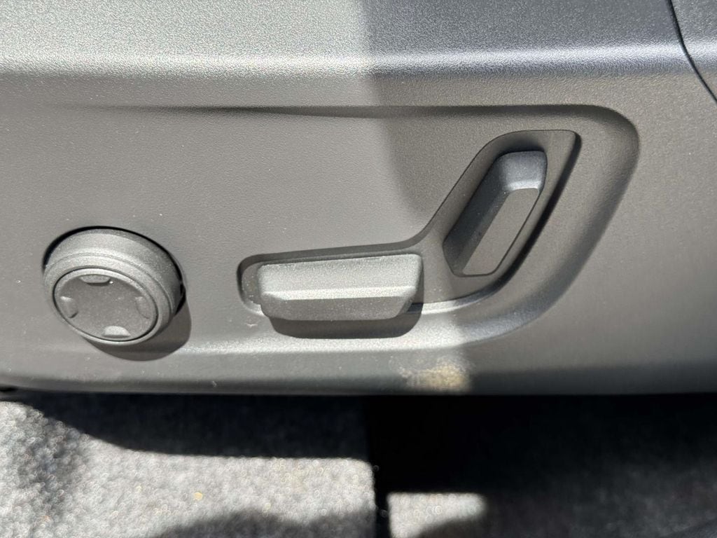 2026 Volvo XC40 Plus - Photo 20