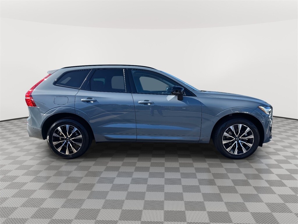 2023 Volvo XC60 B5 Plus photo 3