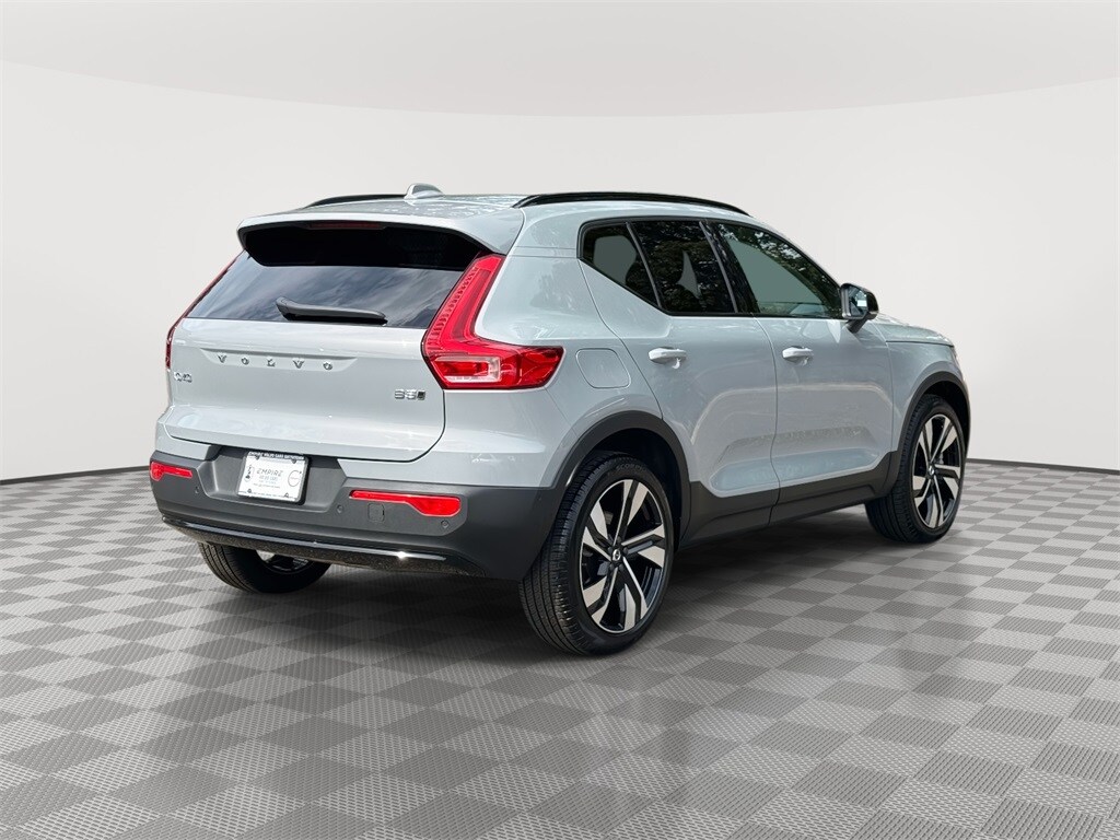 2025 Volvo XC40 Plus photo 4