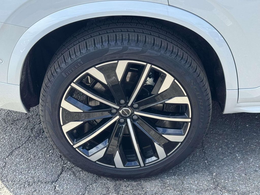 2026 Volvo XC90 Plus - Photo 7