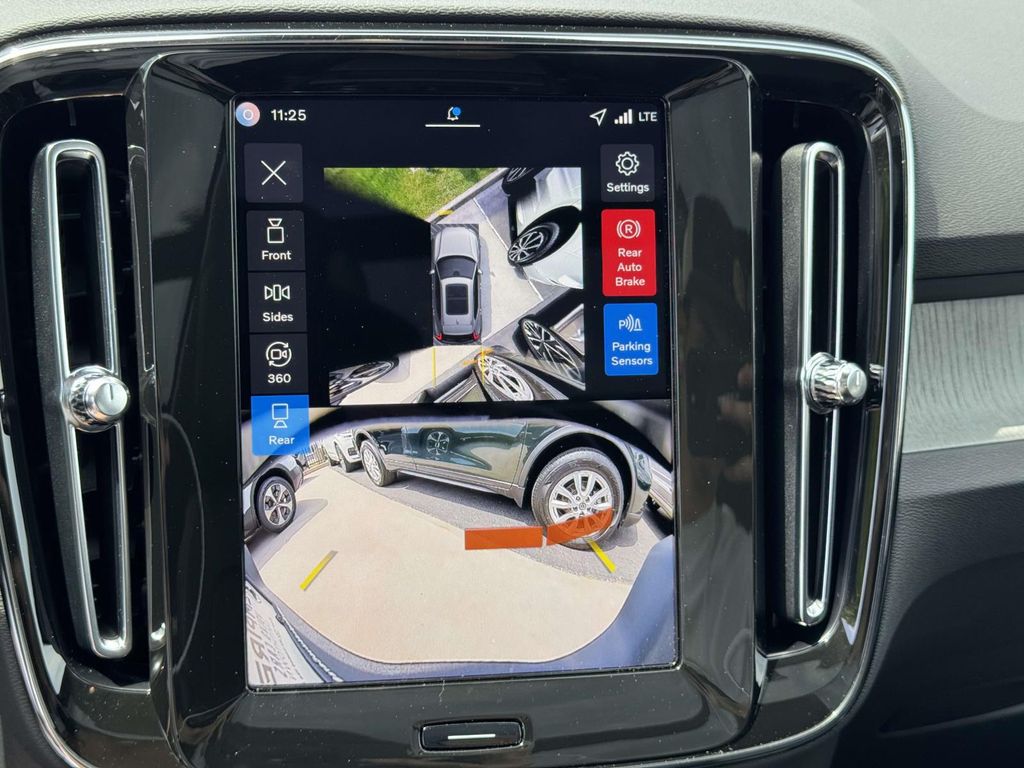 2026 Volvo XC40 Plus - Photo 29
