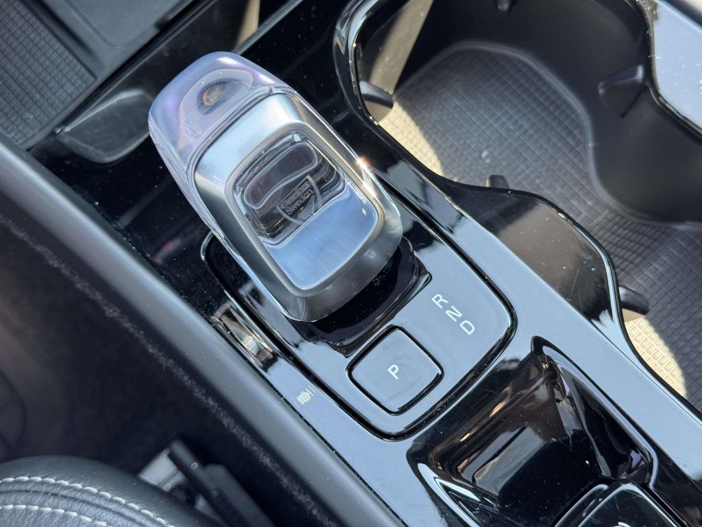 2026 Volvo XC40 Plus - Photo 30