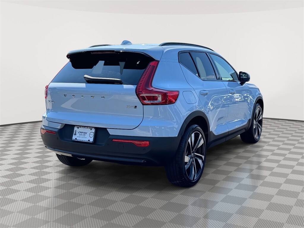2025 Volvo XC40 Plus photo 4
