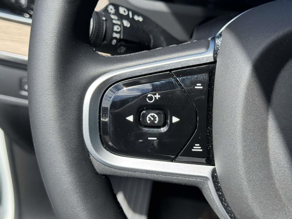 2026 Volvo XC90 Plus - Photo 22
