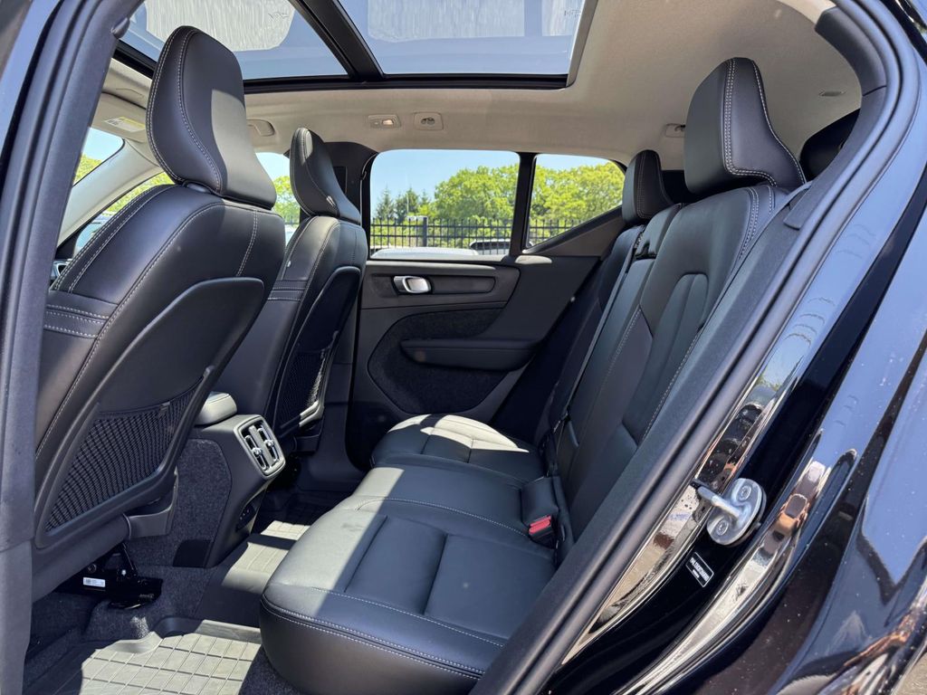 2026 Volvo XC40 Plus - Photo 12