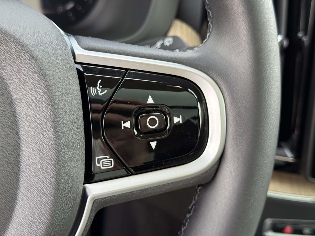 2026 Volvo XC60 Plus - Photo 24
