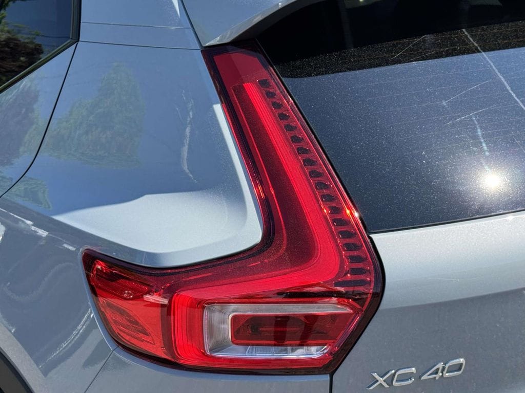 2026 Volvo XC40 Plus - Photo 11
