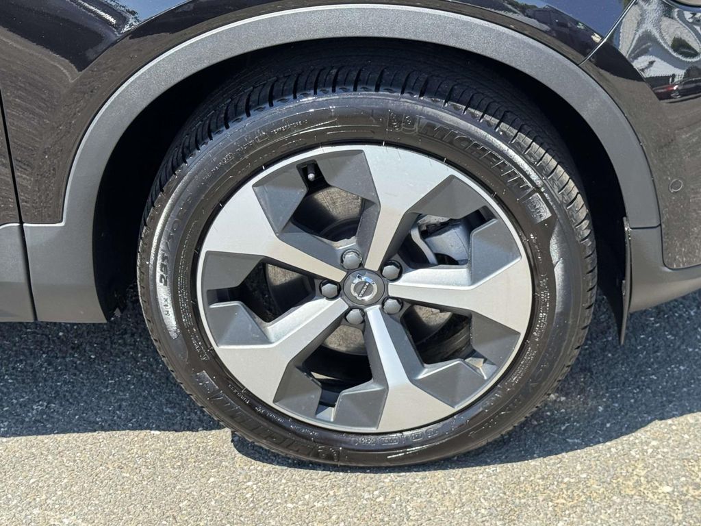 2026 Volvo XC40 Plus - Photo 6
