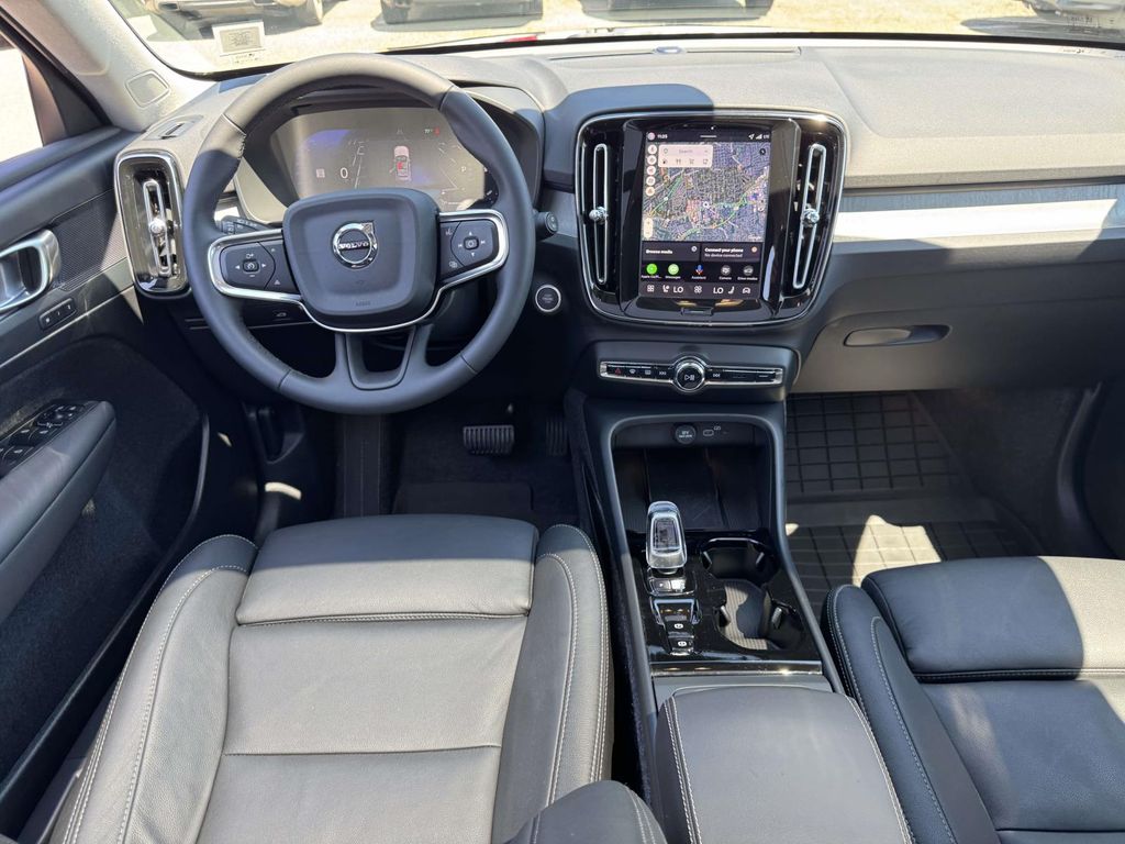 2026 Volvo XC40 Plus - Photo 14