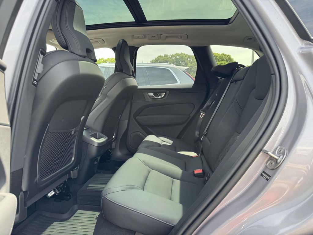 2026 Volvo XC60 Plus - Photo 13