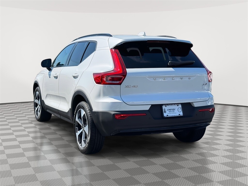 2025 Volvo XC40 Plus photo 3