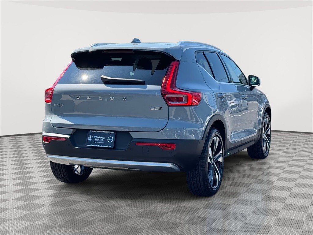 2025 Volvo XC40 Plus photo 3