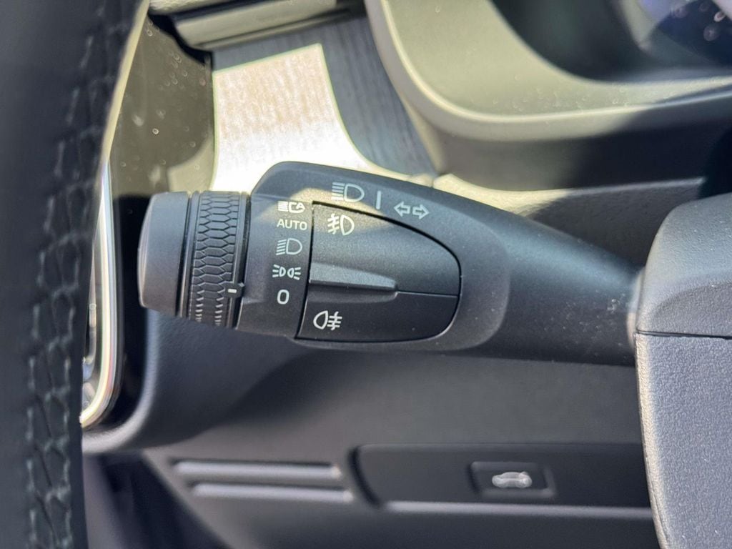 2026 Volvo XC40 Plus - Photo 24