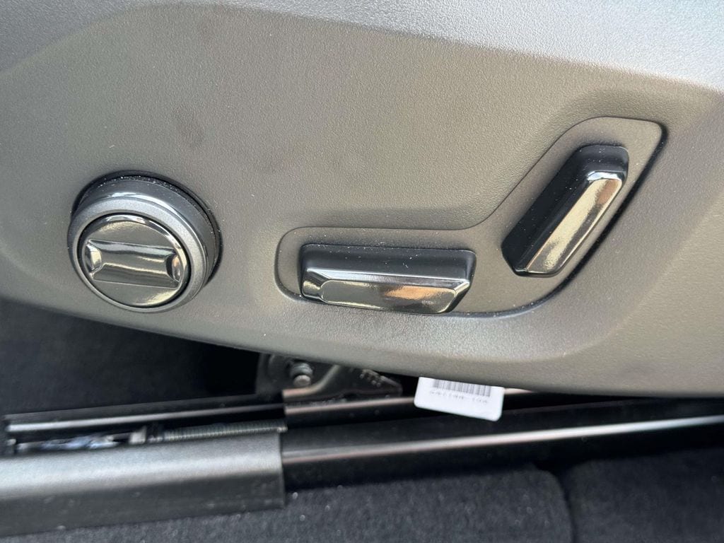 2026 Volvo XC60 Plus - Photo 21