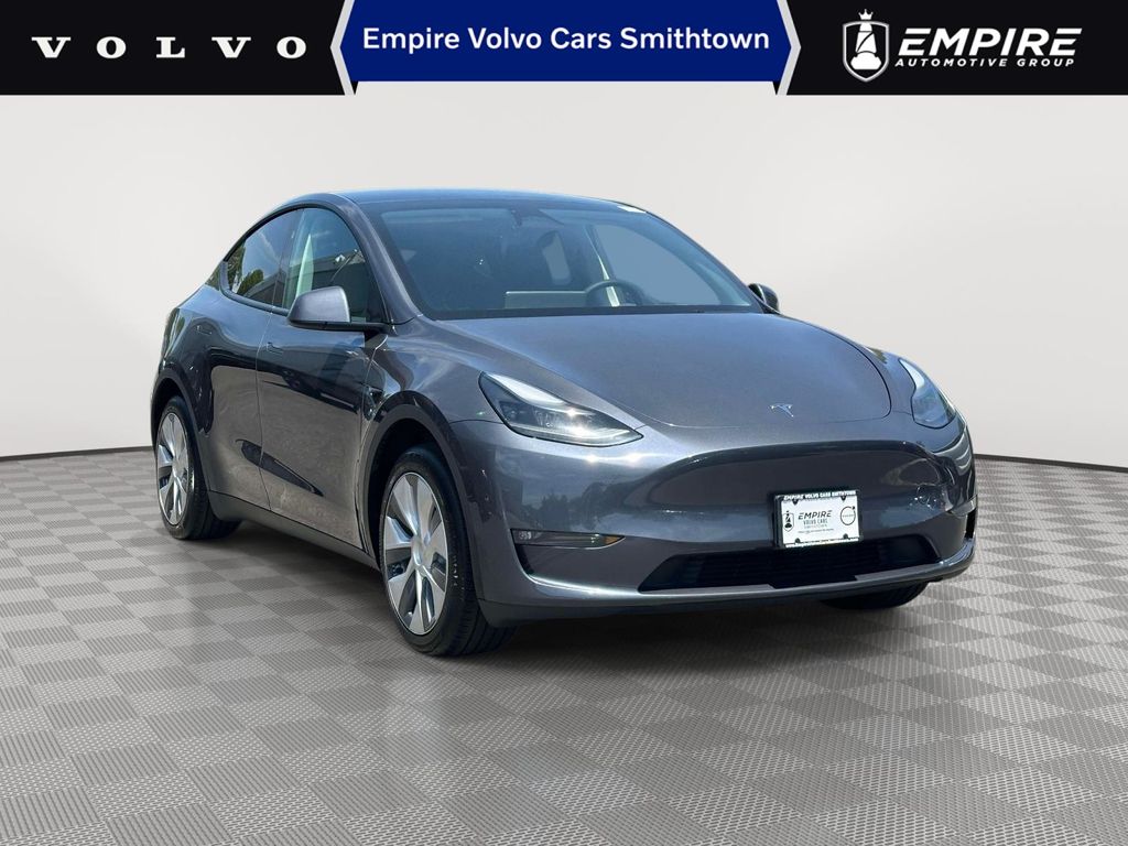 2023 Tesla Model Y Rear Wheel Drive's photo