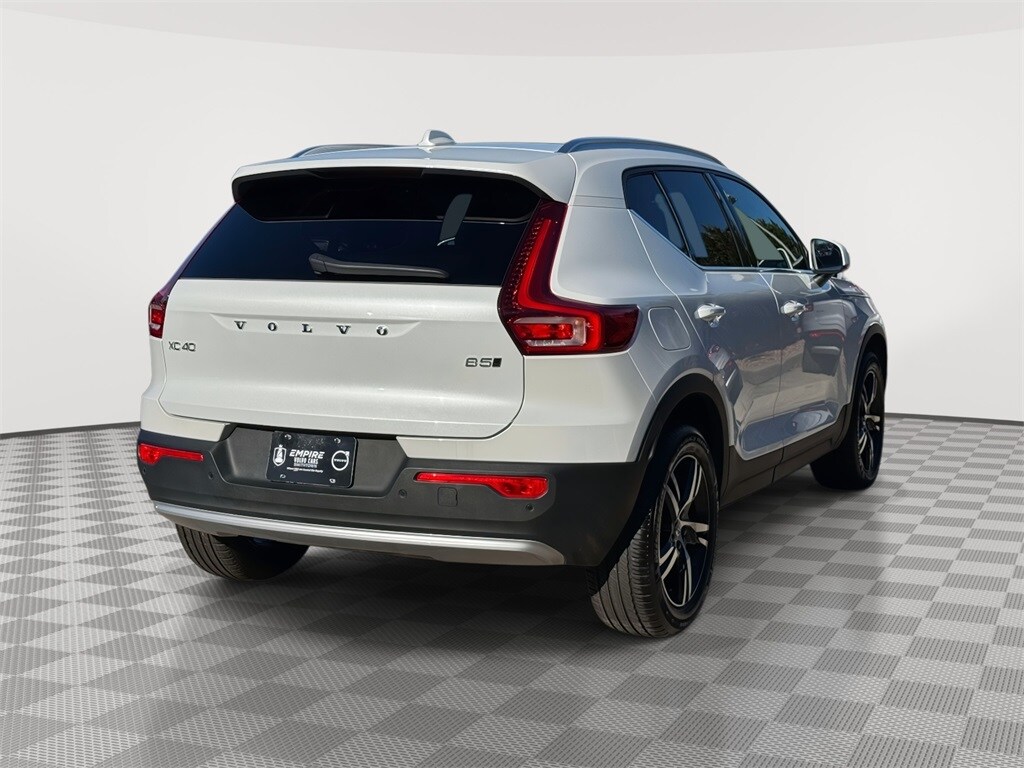 2025 Volvo XC40 Core photo 3