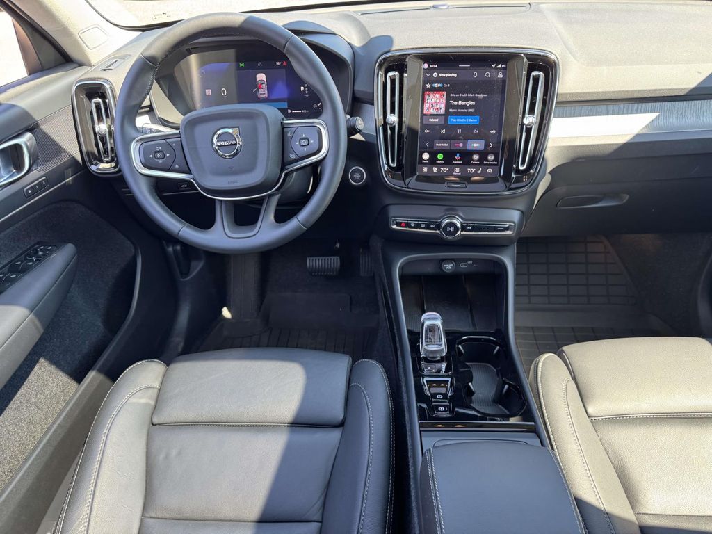 2026 Volvo XC40 Plus - Photo 14
