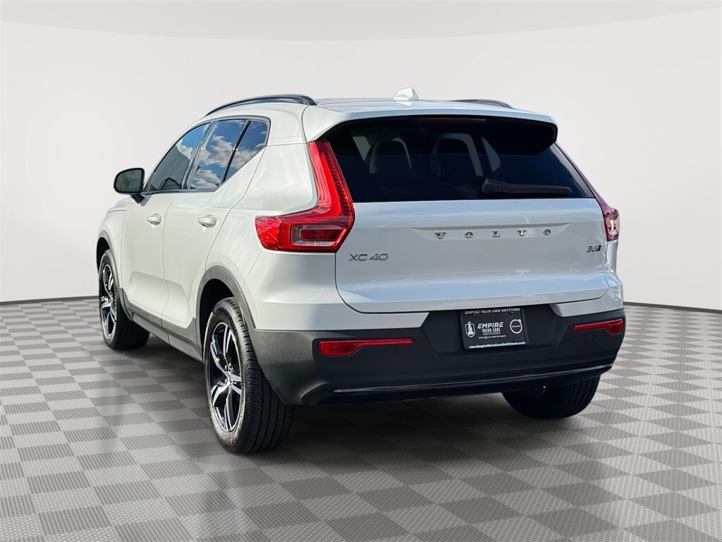 2023 Volvo XC40 AWD Plus photo 3