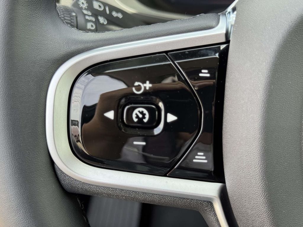 2026 Volvo XC60 Plus - Photo 23