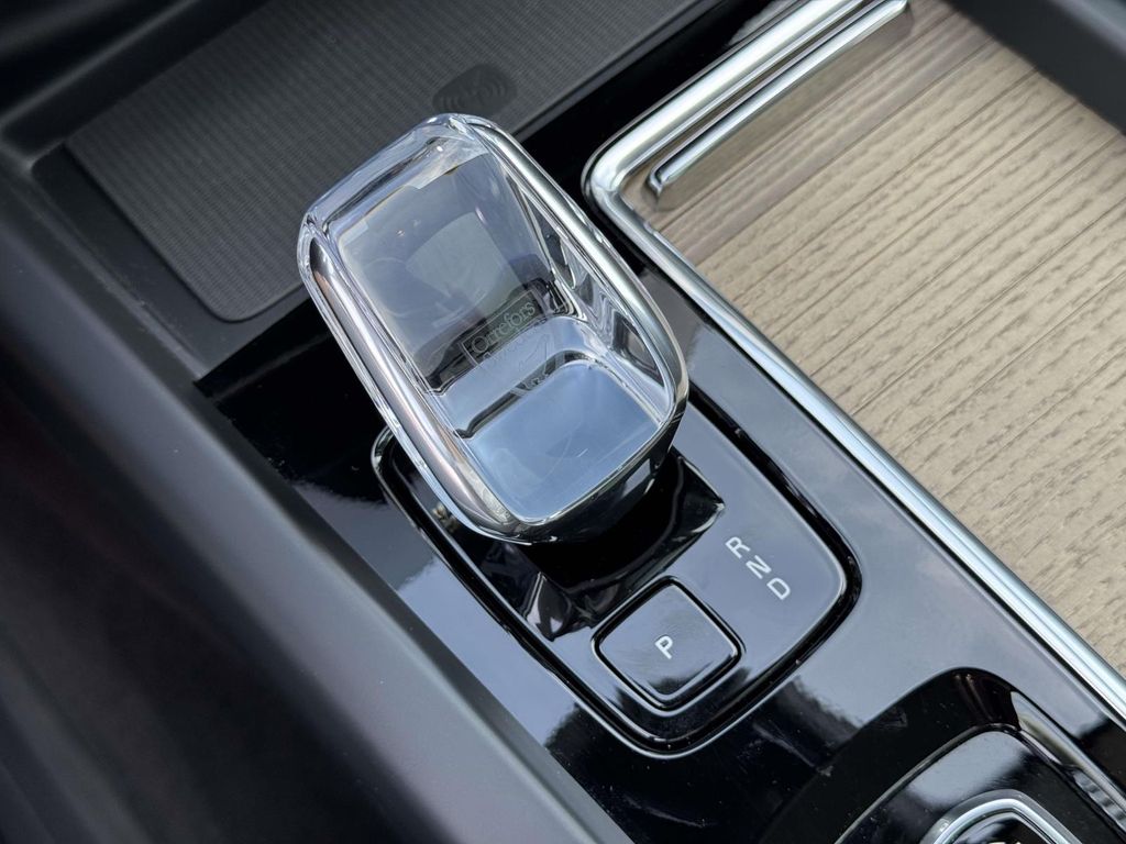 2026 Volvo XC60 Plus - Photo 32