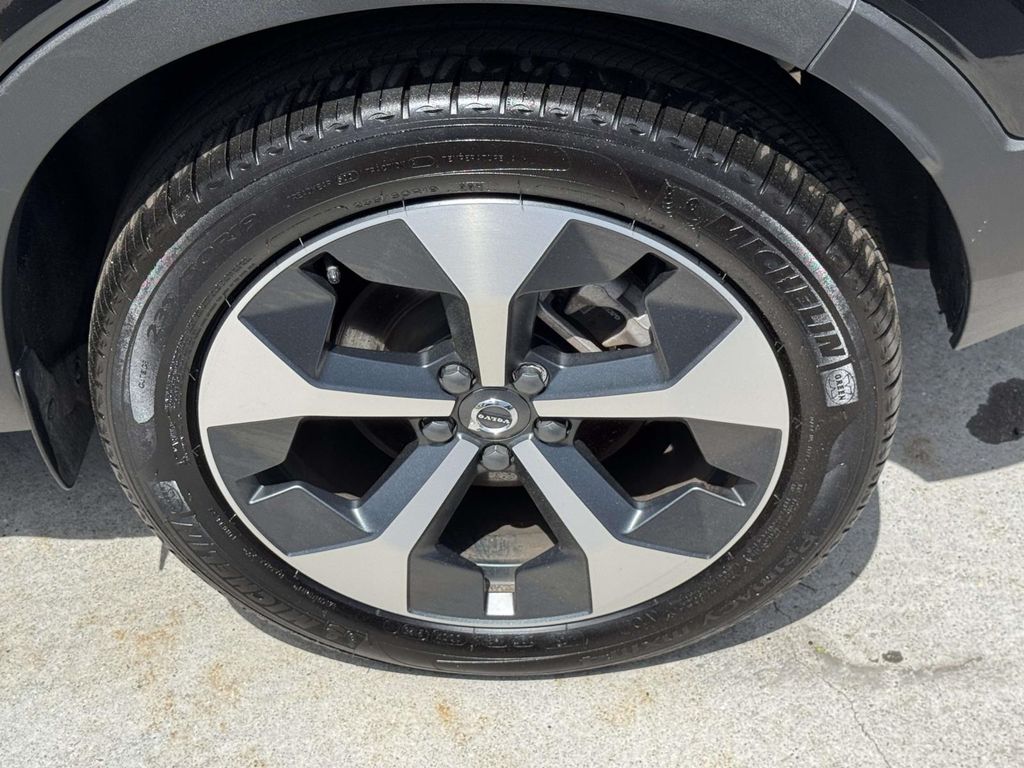 2026 Volvo XC40 Plus - Photo 8