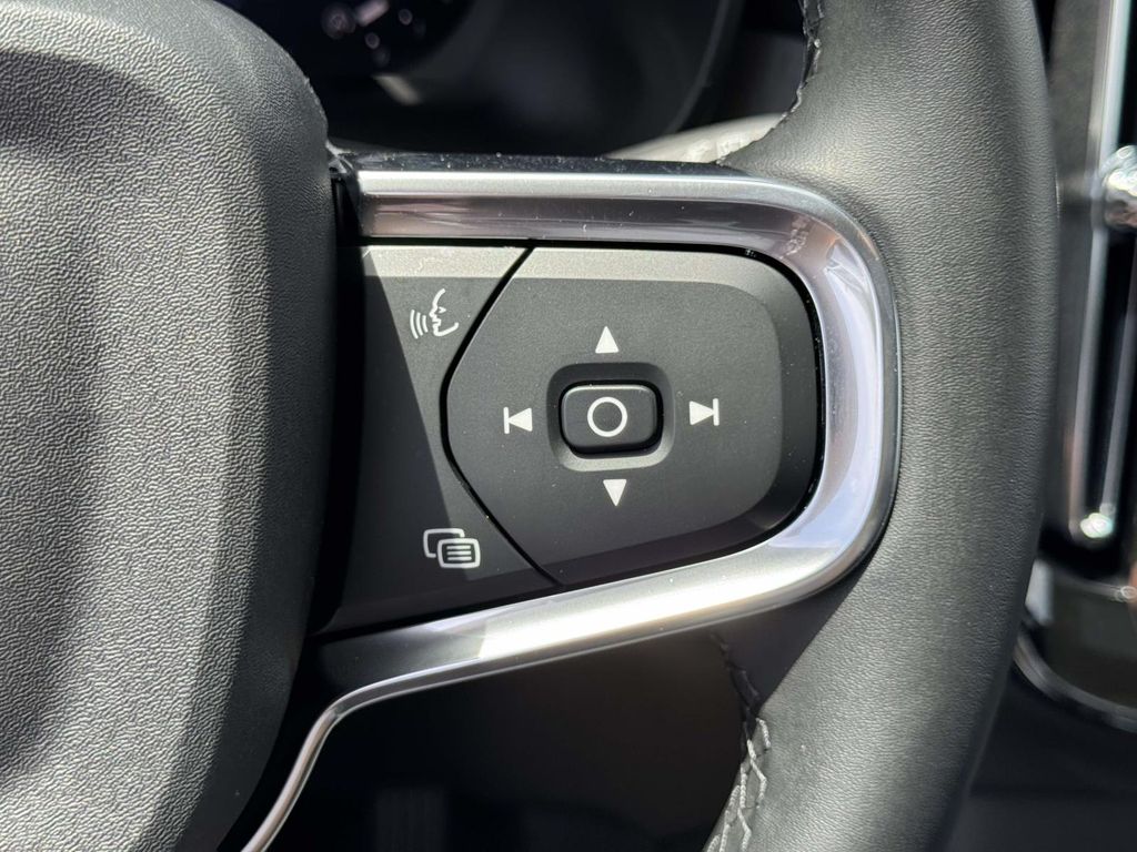 2026 Volvo XC40 Plus - Photo 23