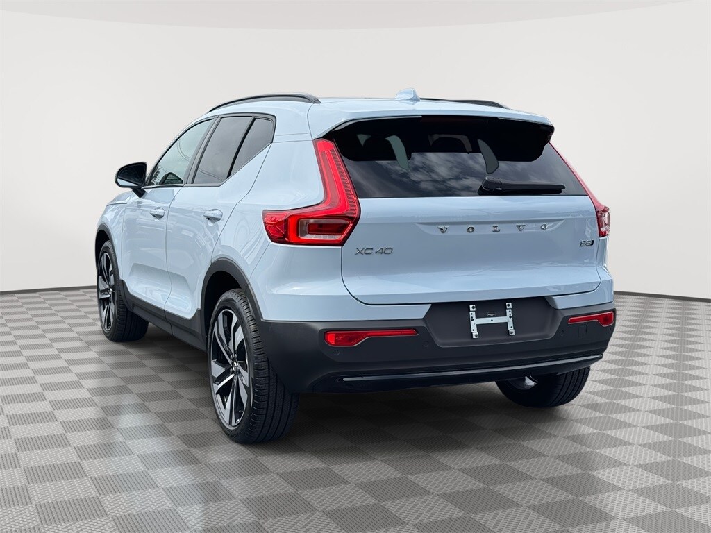 2025 Volvo XC40 Plus photo 4