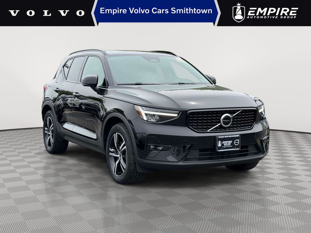 2023 Volvo XC40 B5 Plus Dark AWD's photo