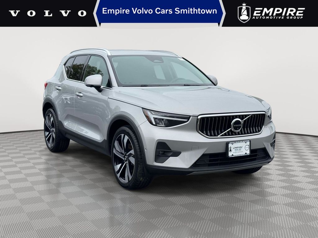 2023 Volvo XC40 B5 Ultimate Bright AWD's photo