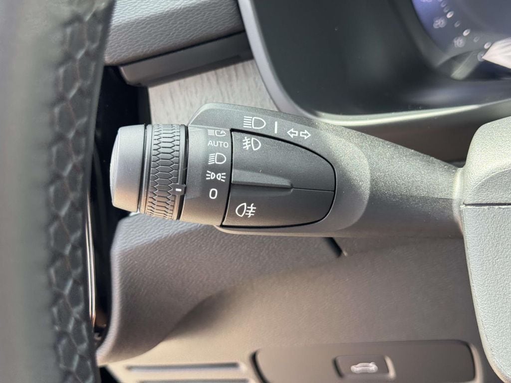 2026 Volvo XC40 Plus - Photo 24