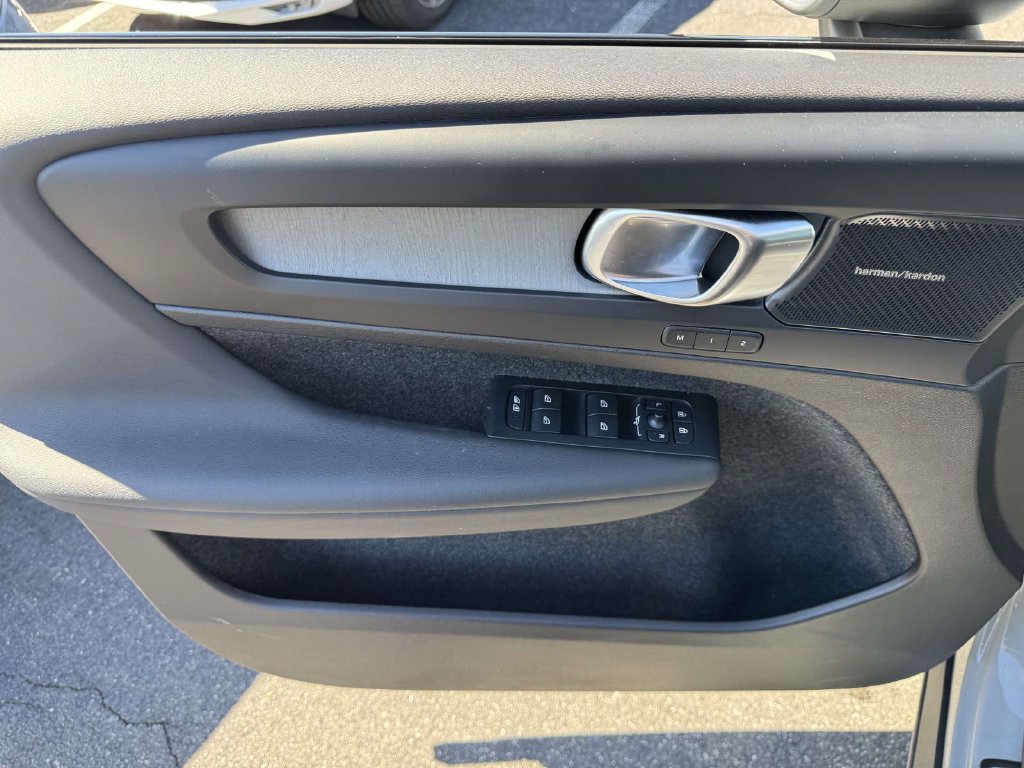 2026 Volvo XC40 Ultra - Photo 14