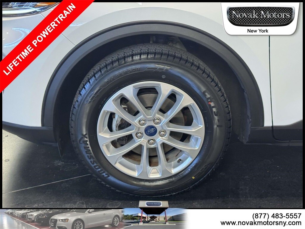 2022 Ford Escape SE photo 3