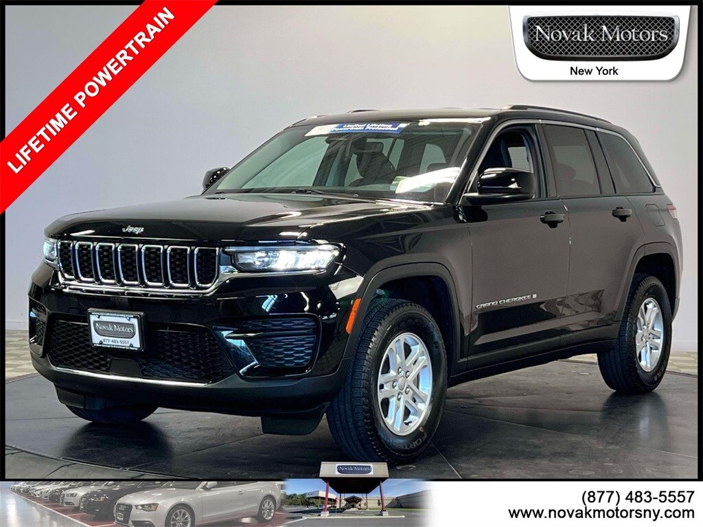 2023 Jeep Grand Cherokee Laredo Altitude photo 3
