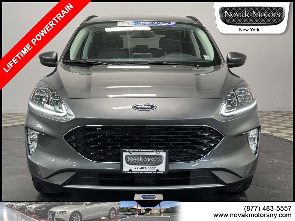 2022 Ford Escape Titanium photo 2