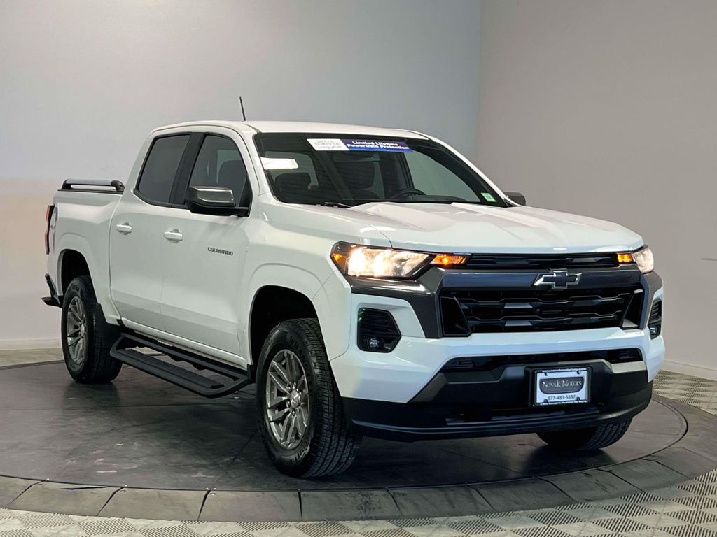 2023 Chevrolet Colorado 4WD LT Crew Cab Short Box's photo