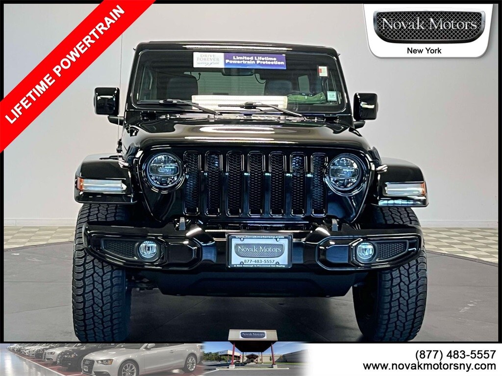 2022 Jeep Wrangler Unlimited Sahara photo 2